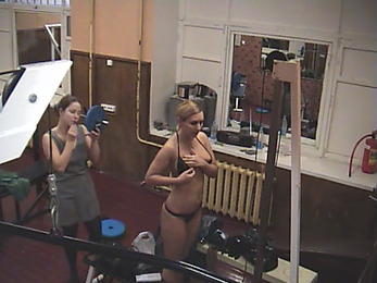 Sexy chicks caught in the gym!